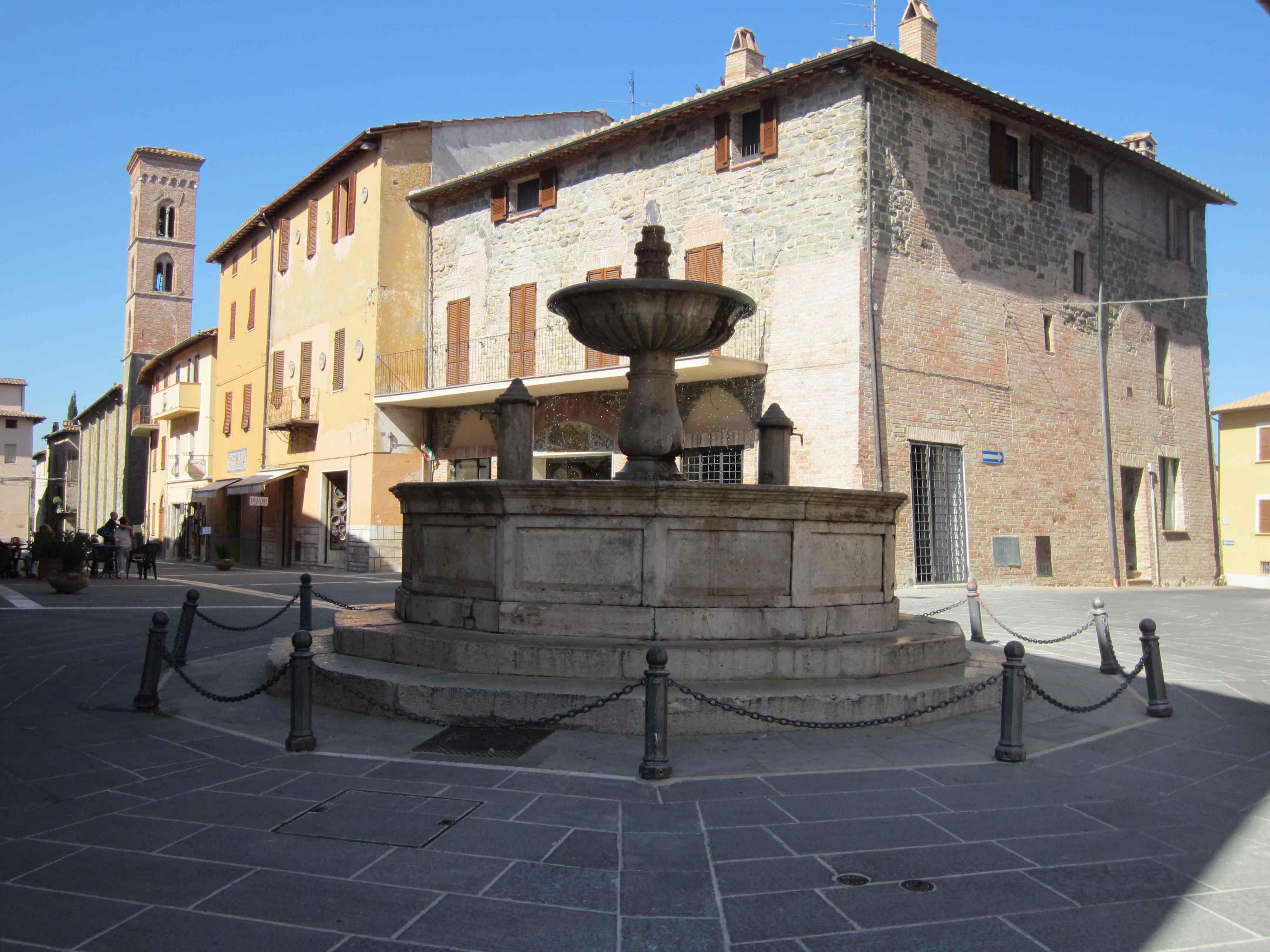 Fontana di Deruta sita in Piazza dei Consoli Fontana di Deruta