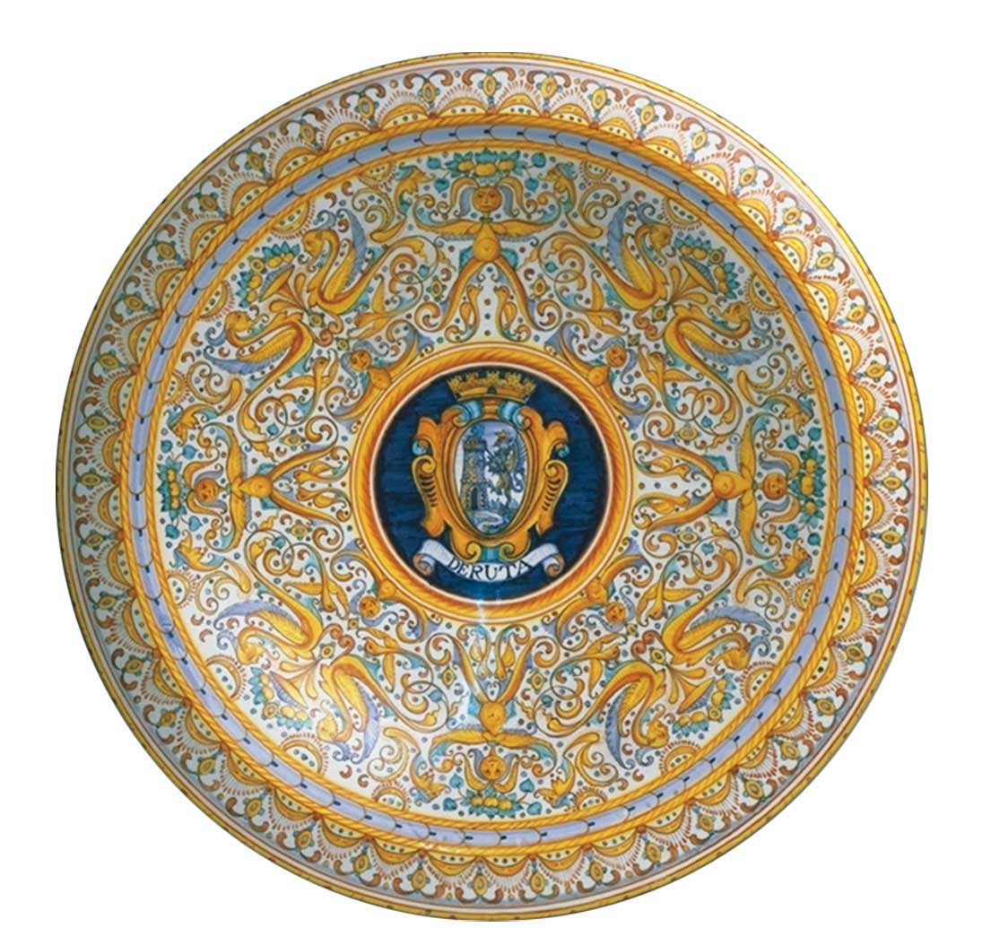 Piatto Raffaellesco del '600 con stemma araldico di Deruta realizzato da Ceramiche Sambuco Mario Piatto Raffaellesco del '600 con stemma araldico di Deruta realizzato da Ceramiche Sambuco Mario